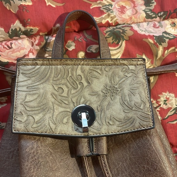 LIZ SOTO Abby Convertible
Crossbody/Backpack/Brown, EUC - Picture 6 of 12